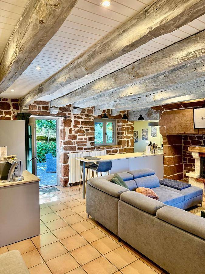 Location de vacances pour 6 personnes, avec jardin et jacuzzi, animaux acceptés à Lagleygeolle