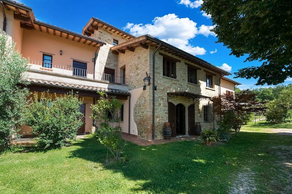 Bel Casale con piscina nelle colline del centro in Città di Castello (Italia), Valtiberina