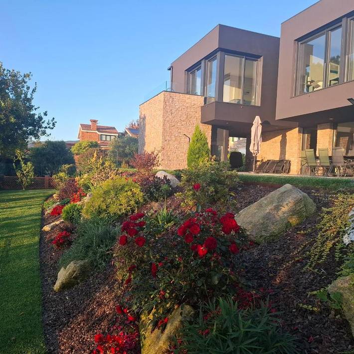 Casa de vacaciones para 10 personas, con vistas además de jardín y piscina - 1