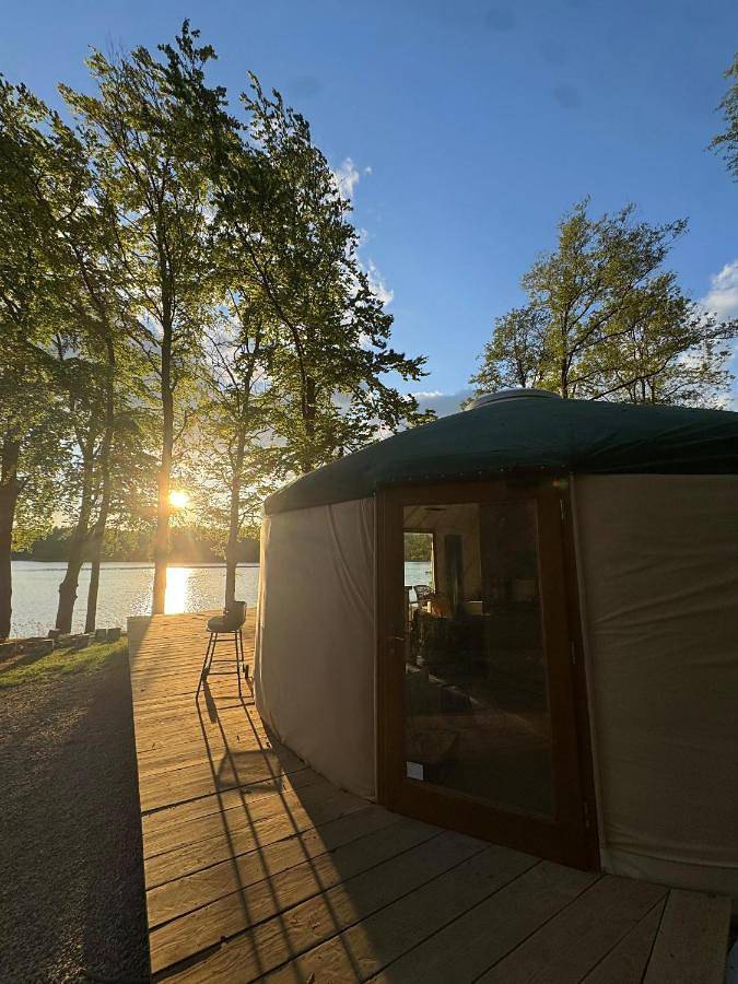 Ferienanlage für 16 Personen, mit Seeblick und Ausblick sowie Sauna und Garten, mit Haustier in Polen