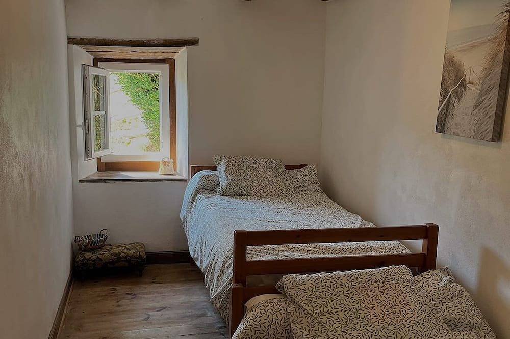 Renovated Basque house in the middle of meadows in Urepel, Region de Bayona