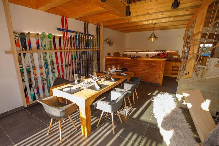 Chalet für 8 Personen, mit Pool und Whirlpool sowie Sauna und Garten im Mittenwald