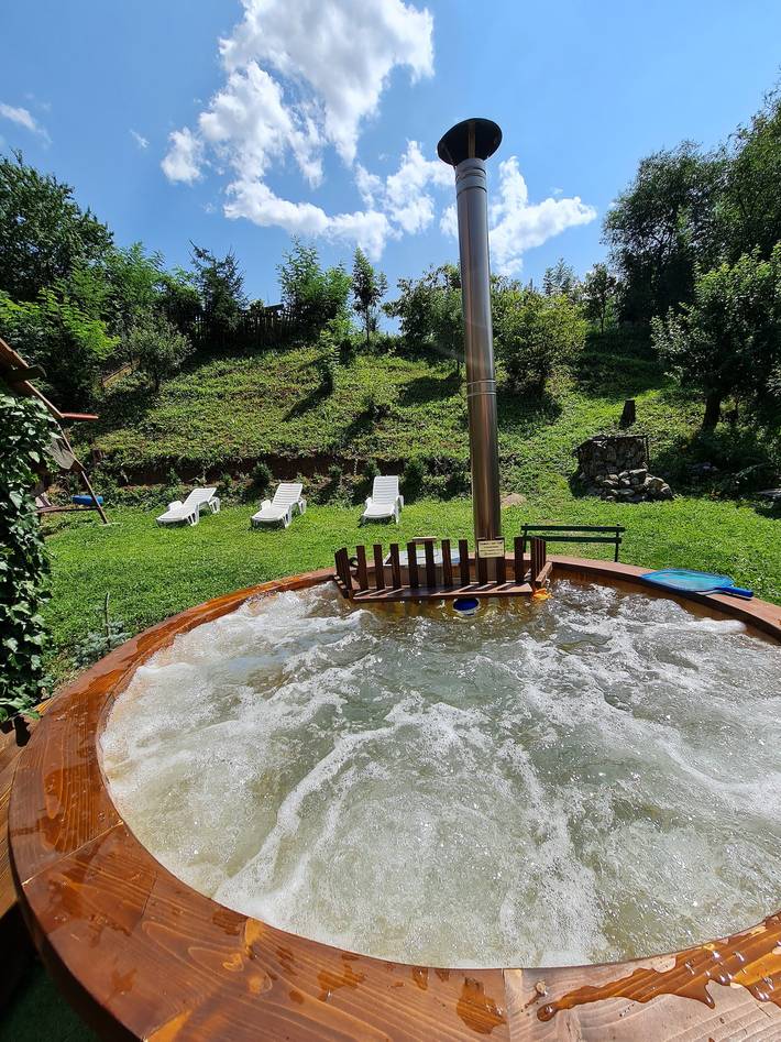 Casa vacanza per 10 persone, con Balcone e Idromassaggio nonché Giardino in Romania