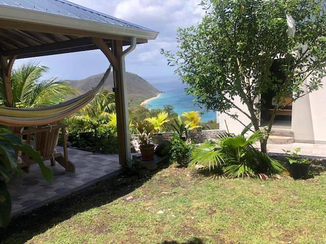 Maison d’hôte pour 2 personnes, avec terrasse ainsi que vue et jardin