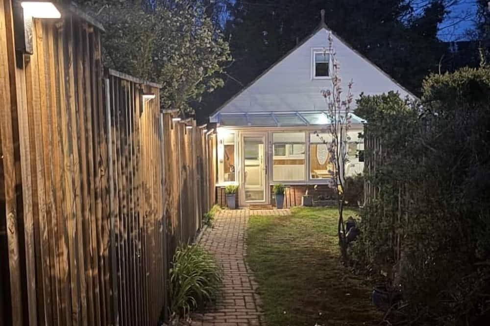 Cozy & Self Contained The Garden Annex 306 in Salisbury, Wiltshire