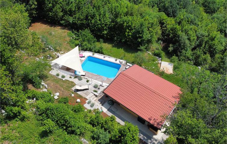 Smještaj za odmor za 4 osoba, s Terasa i Vrt, kao i Bazen i Pogled u Tulisevica (Lovran)