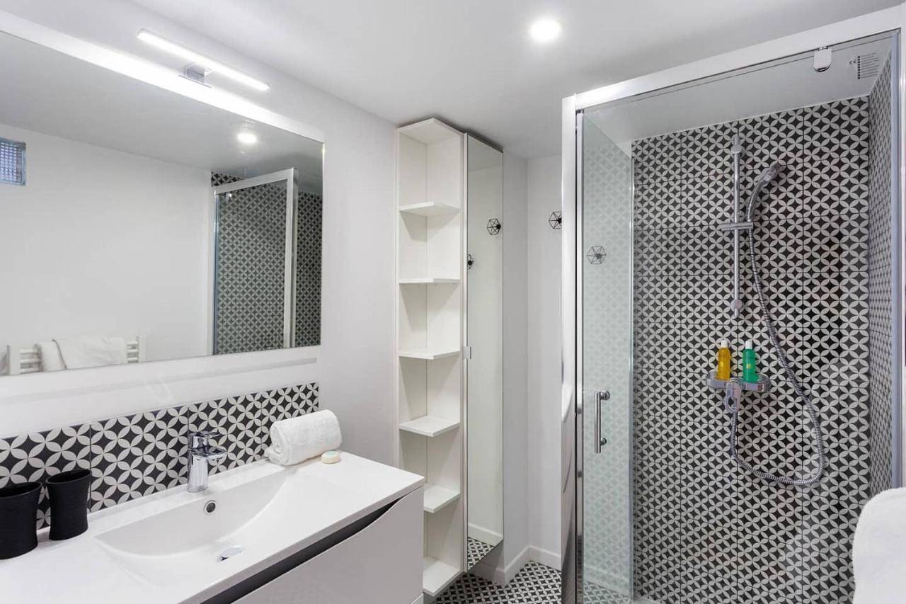 Appartement entier, Two-Bedroom Apartment in Paris, Île de France