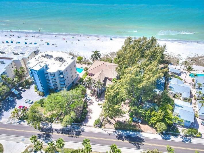 Vacation rental for 4 people, with yard in Indian Shores