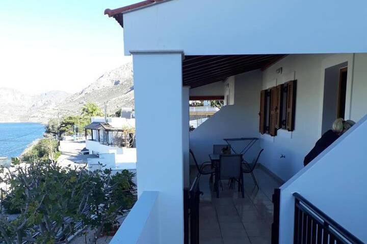 Gîte pour 5 personnes, avec Balcon et Vue sur le lac dans Kalymnos