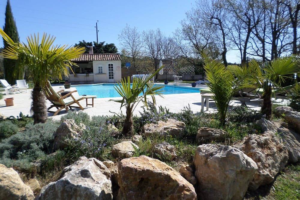 Entre mer et lacs, Masset de charme pour 2 personnes, piscine 15,50m x 6.50m in Flayosc, Région de Draguignan