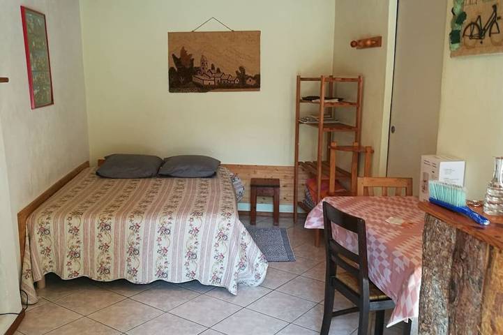 Gîte pour 2 personnes, avec jardin dans Office De Tourisme De Serre Chevalier - Bureau Du Monetier Les Bains