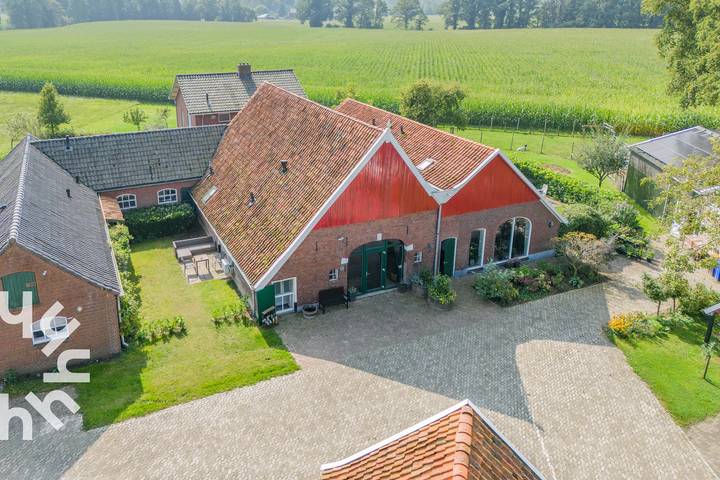 Bauernhof für 18 Personen, mit Terrasse und Garten sowie Pool