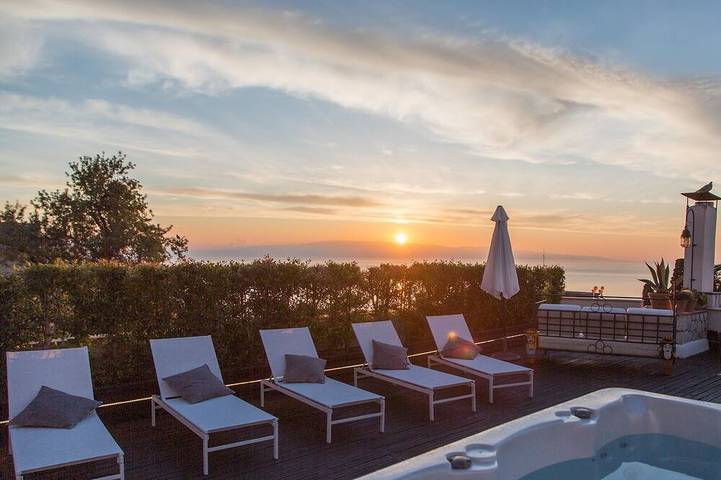 Villa pour 6 personnes, avec jardin ainsi que terrasse et jacuzzi à Taormina