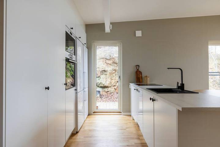 Moderne Waldvilla mit Meerblick und Sauna in Trollhättan, Vänern