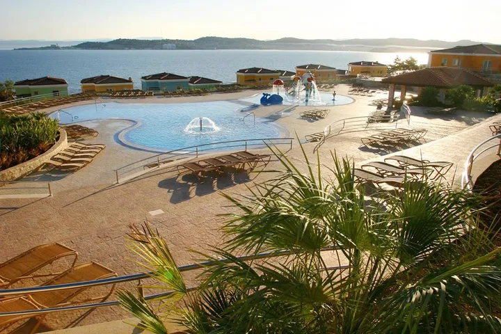 Aparthotel para 6 personas, con piscina y terraza, Se admiten mascotas - 1