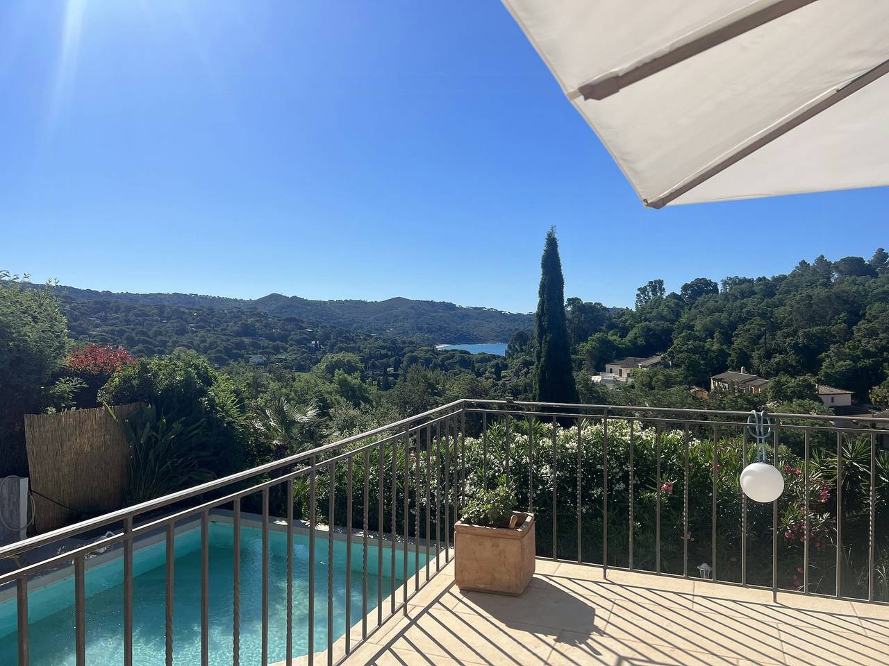 Villa mit Pool in La Croix Valmer direkt am Meer in La Croix-Valmer, Draguignan Region