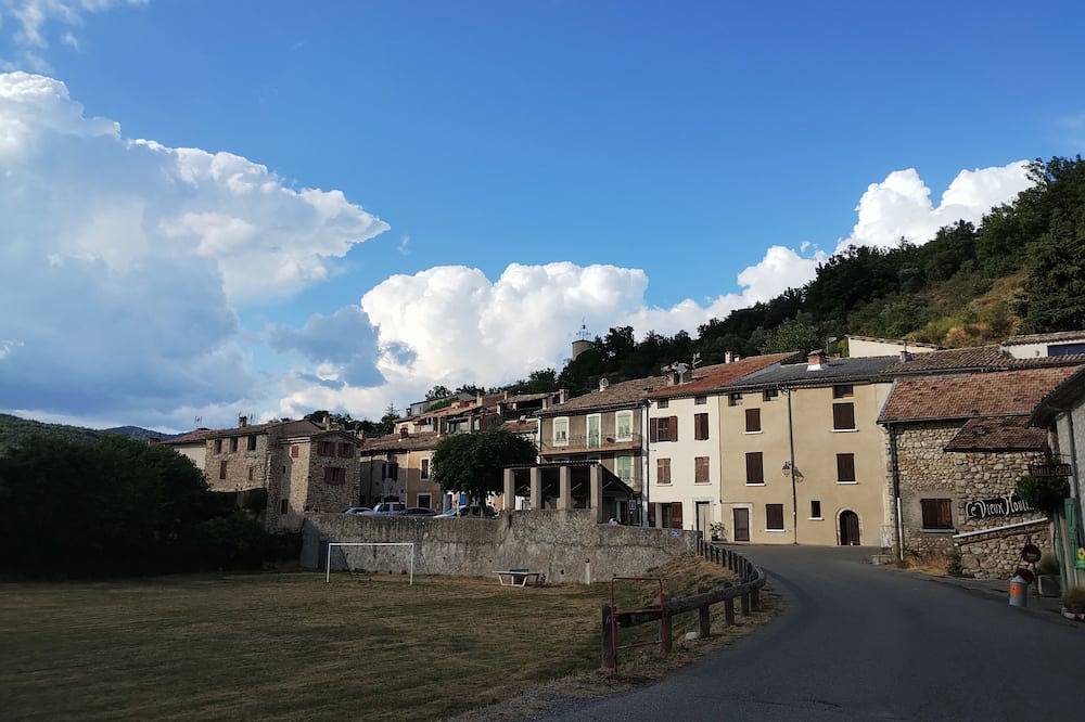Chambre calme pour rendonneurs et autres! in Estoublon, Alpes-de-Haute-Provence