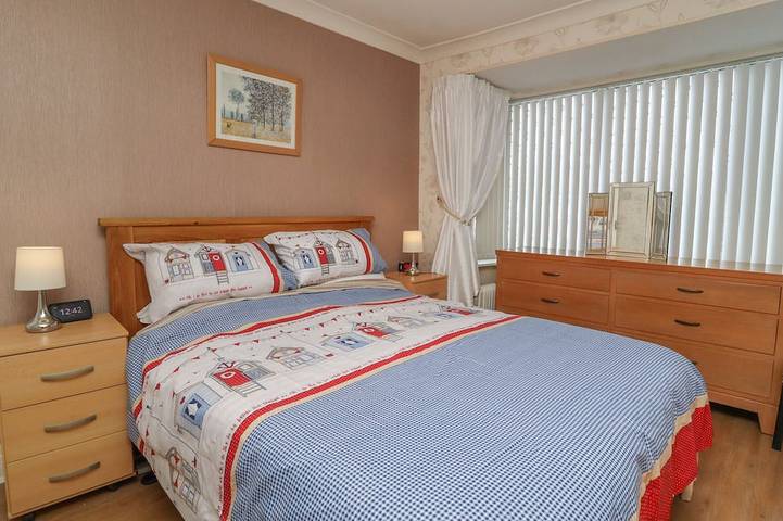 19 Slinger Road, pet friendly, with hot tub in Thornton-Cleveleys in Thornton-Cleveleys, Lancashire