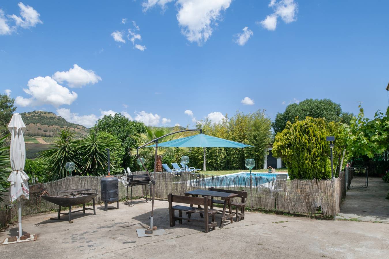 Casa Rural Cantarrana: gran casa de rural con piscina, wifi, aire acondicionado y un entorno idílico in Arriate, Provincia de Málaga