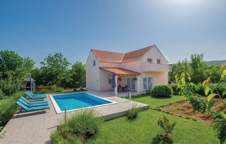 Ferienhaus für 8 Personen, mit Garten und Pool