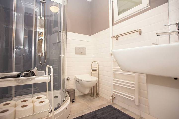 Apartamento entero, Modern 3Br Apartment · Bosphorus & Dolmabahçe View · Central Beyoğlu in Beyoğlu, Estambul
