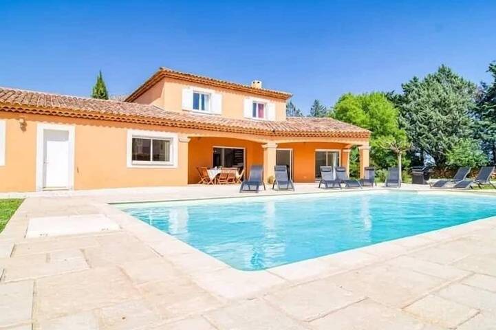 Location de vacances pour 8 personnes, avec Terrasse et Jardin à Montfort-sur-Argens