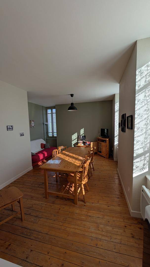 Gîte confortable avec parking et jardin, 100m d'Égliseneuve in Égliseneuve-des-Liards, Parc Naturel Régional Livradois-Forez