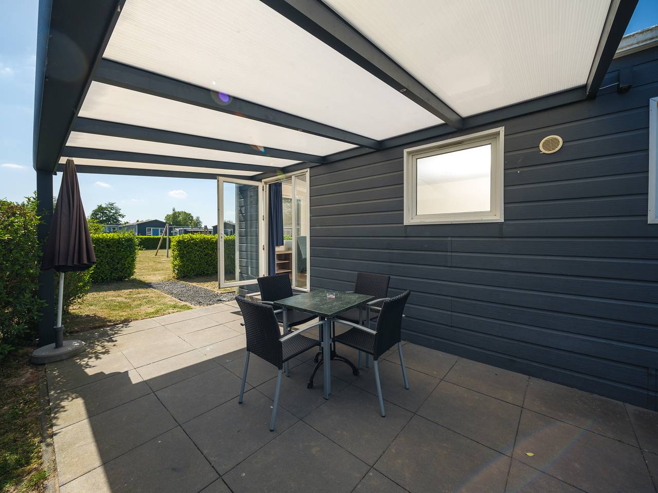 Resort Rhederlaagse Meren — Veluwe Lodge with Hot Tub | 4 Persons in IJssel