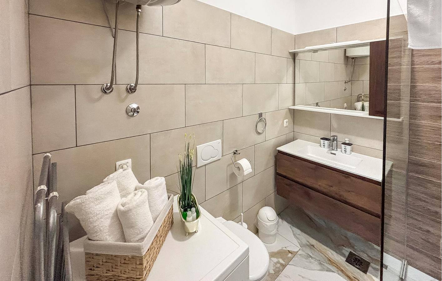 Ganze Ferienwohnung, Gemütliche Ferienwohnung mit Terrasse, WLAN und Parkplatz – 300 m von Opuzen und dem Fluss entfernt in Dubrovnik-Neretva