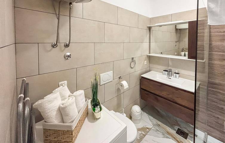 Ganze Ferienwohnung, Gemütliche Ferienwohnung mit Terrasse, WLAN und Parkplatz – 300 m von Opuzen und dem Fluss entfernt in Dubrovnik-Neretva