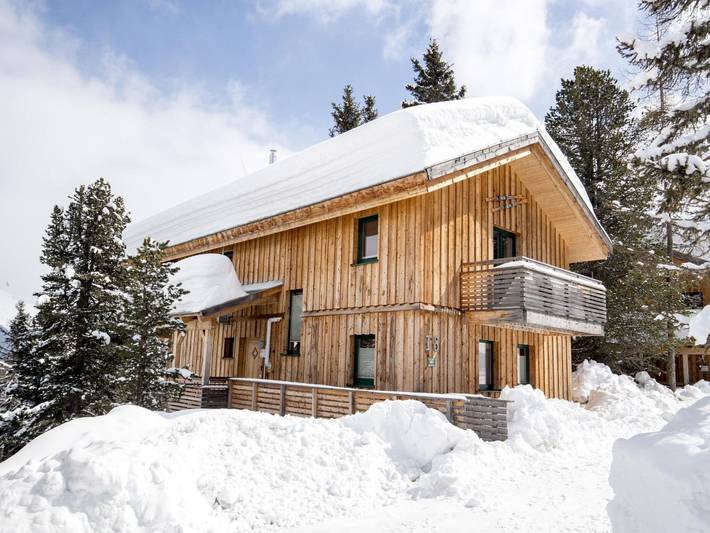 Ferienhaus für 12 Personen, mit Sauna und Balkon sowie Whirlpool, kinderfreundlich an der Turracher Höhe