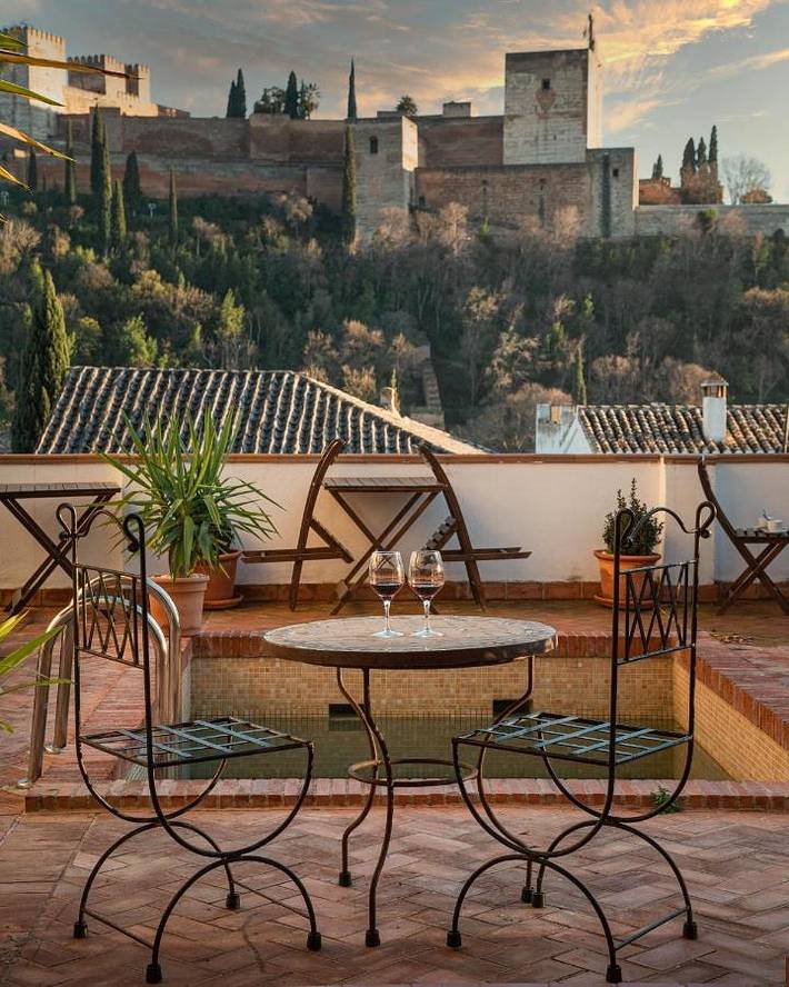 Alojamiento y desayuno para 2 personas, con piscina y terraza en Granada