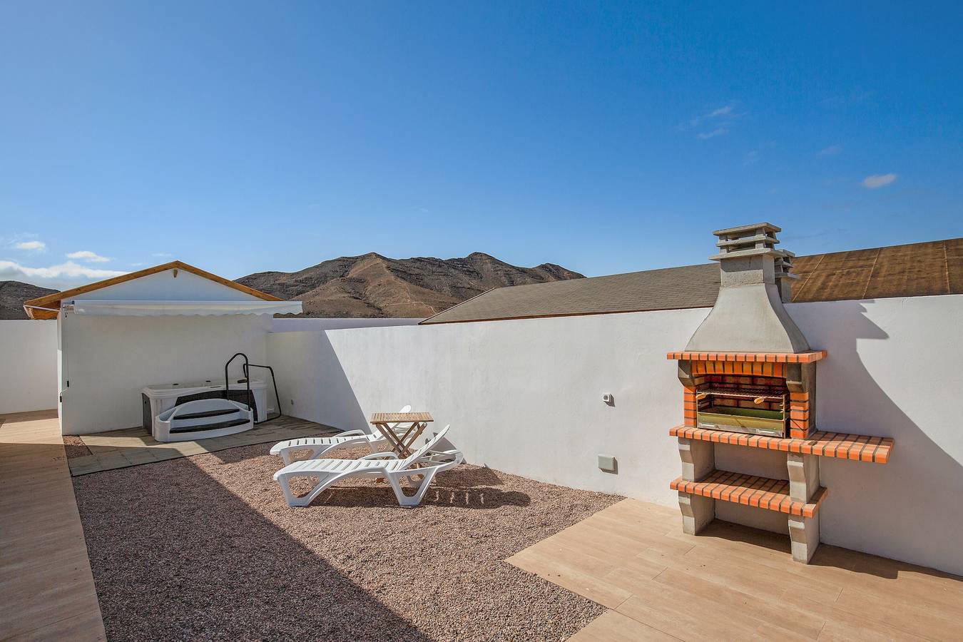 Casa vacanze 'Vista Paraiso' con vista sulle montagne, giardino e Wi-Fi in Gran Tarajal, Fuerteventura