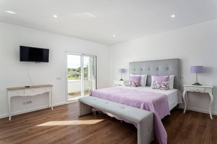 Villa für 8 Personen, mit Balkon und Terrasse sowie Garten und Pool in Portimão - 4