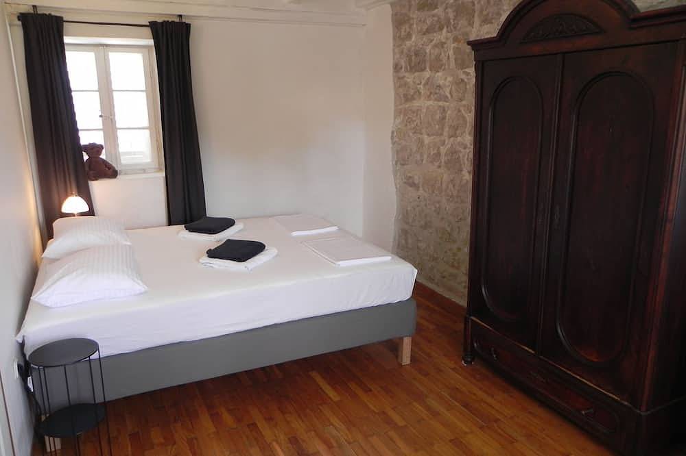 Villa on the edge of a medieval town near Dubrovnik, 5-minute walk to the beach in Cavtat, Dubrovnik-Neretva