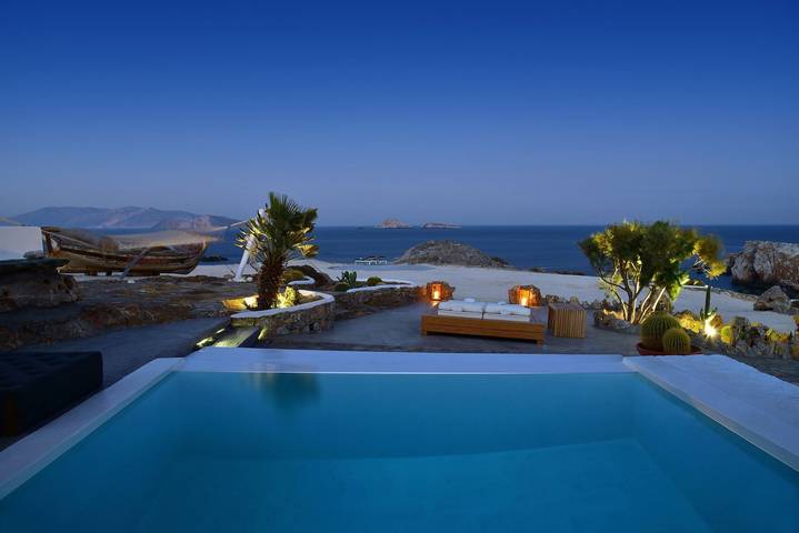 Location de vacances pour 3 personnes, avec Vue sur l’océan ainsi que Balcon et Terrasse dans Folégandros