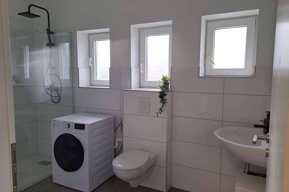 Ganze Wohnung, Moderne, großzügige 2-Zimmer-Wohnung -. 85 m² in Solingen, Bergisches Land