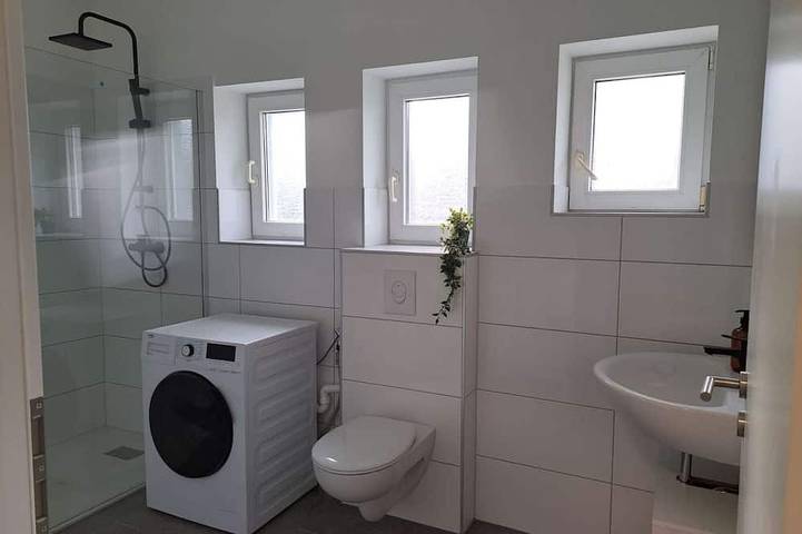 Ganze Wohnung, Moderne, großzügige 2-Zimmer-Wohnung -. 85 m² in Solingen, Bergisches Land