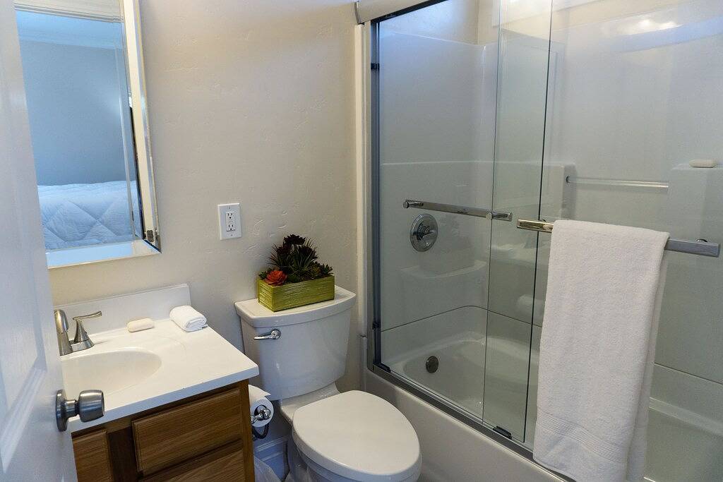 Bed And Breakfasts for 4 Guests in East Palo Alto, San Francisco Bay Area