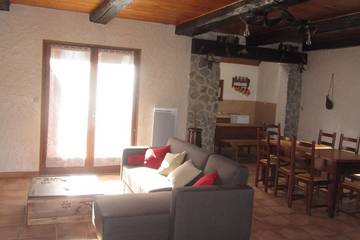 Gîte pour 8 personnes, avec balcon à Allemond