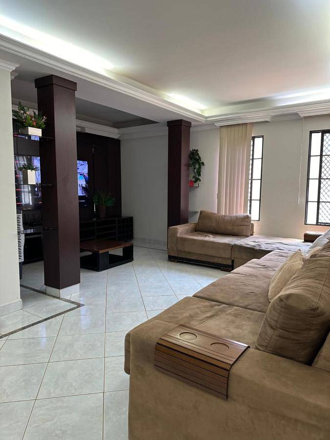 Casas e apartamentos de temporada para 2 pessoas, com piscina e balcão em Uberaba