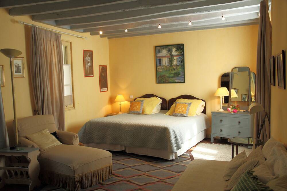 Grande chambre/studio indépendante- entrée privée, dplein-pied sur le parc in Bléré, Région de Tours
