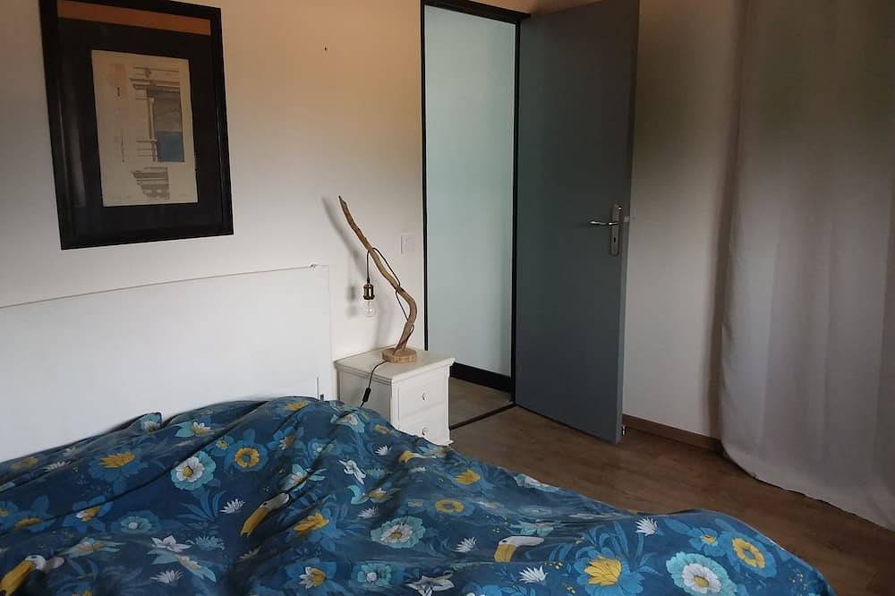 Renovated 3-bedroom barn sleeps 6 in Ouveillan, Region de Narbonne