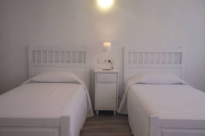 ¡Perfect 8-bedroom house with AC in cool Valdealgorfa in Valdealgorfa, Région de Teruel
