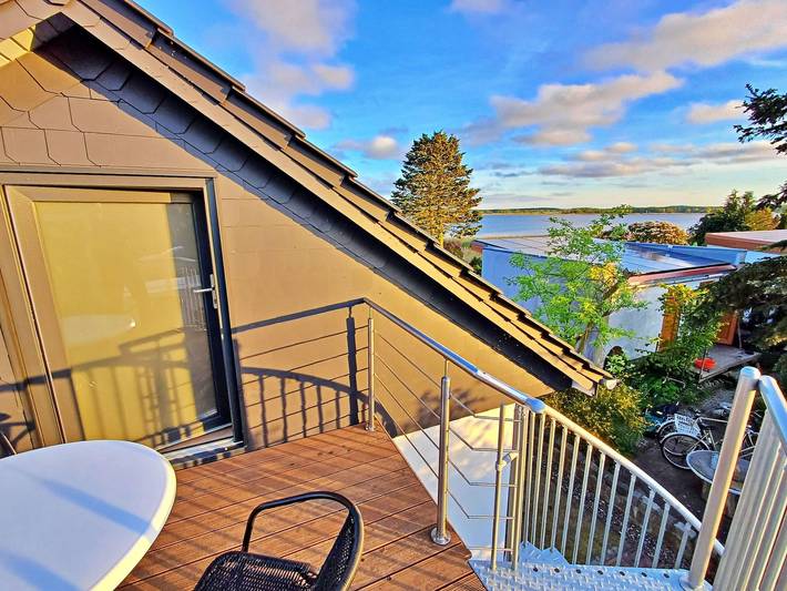 Ferienwohnung für 2 Personen, mit Balkon und Terrasse sowie Garten und Seeblick in Am Peenestrom - 2