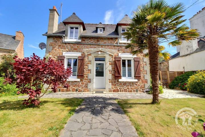Gîte pour 6 personnes, avec Jacuzzi et Terrasse ainsi que Jardin et Vue dans Port de Paimpol