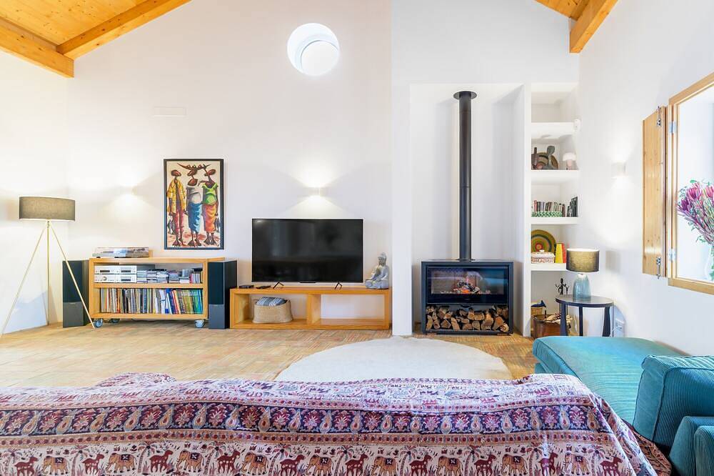 Villa 'Do Medronheiro' con piscina privada, terraza privada y Wi-Fi in Melides, Costa Alentejana