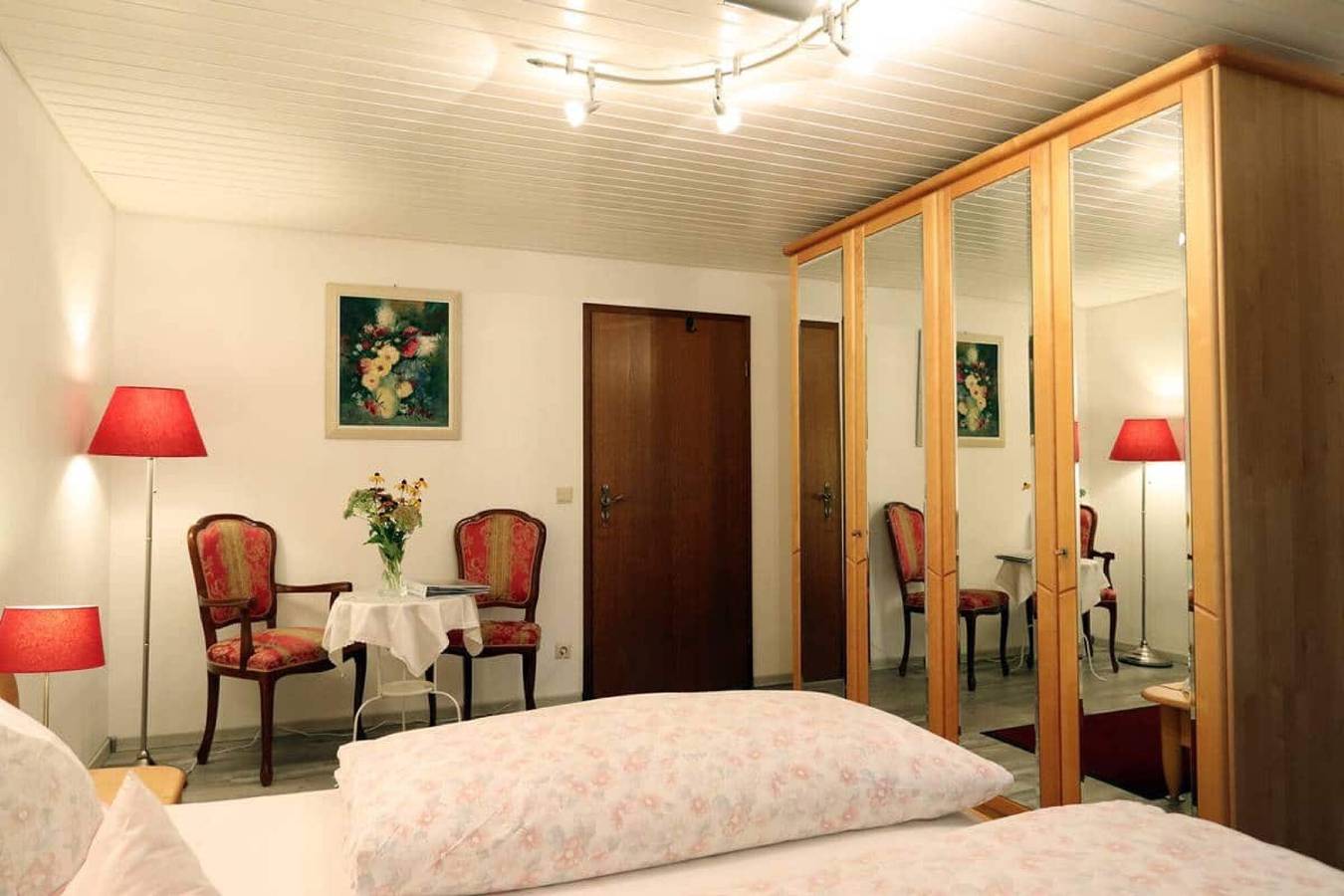 Gasthaus zur Linde – 'Double Room Abendrot' with Shared Terrace, Garden and Wi-Fi in Oberharmersbach, Central Black Forest