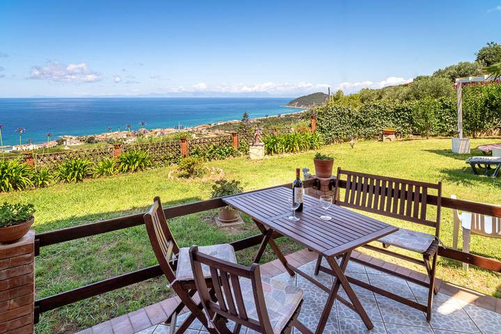 Ferienwohnung für 2 Personen, mit Garten und Ausblick in Kampanien