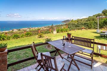 Ferienwohnung für 2 Personen, mit Garten und Ausblick in Kampanien